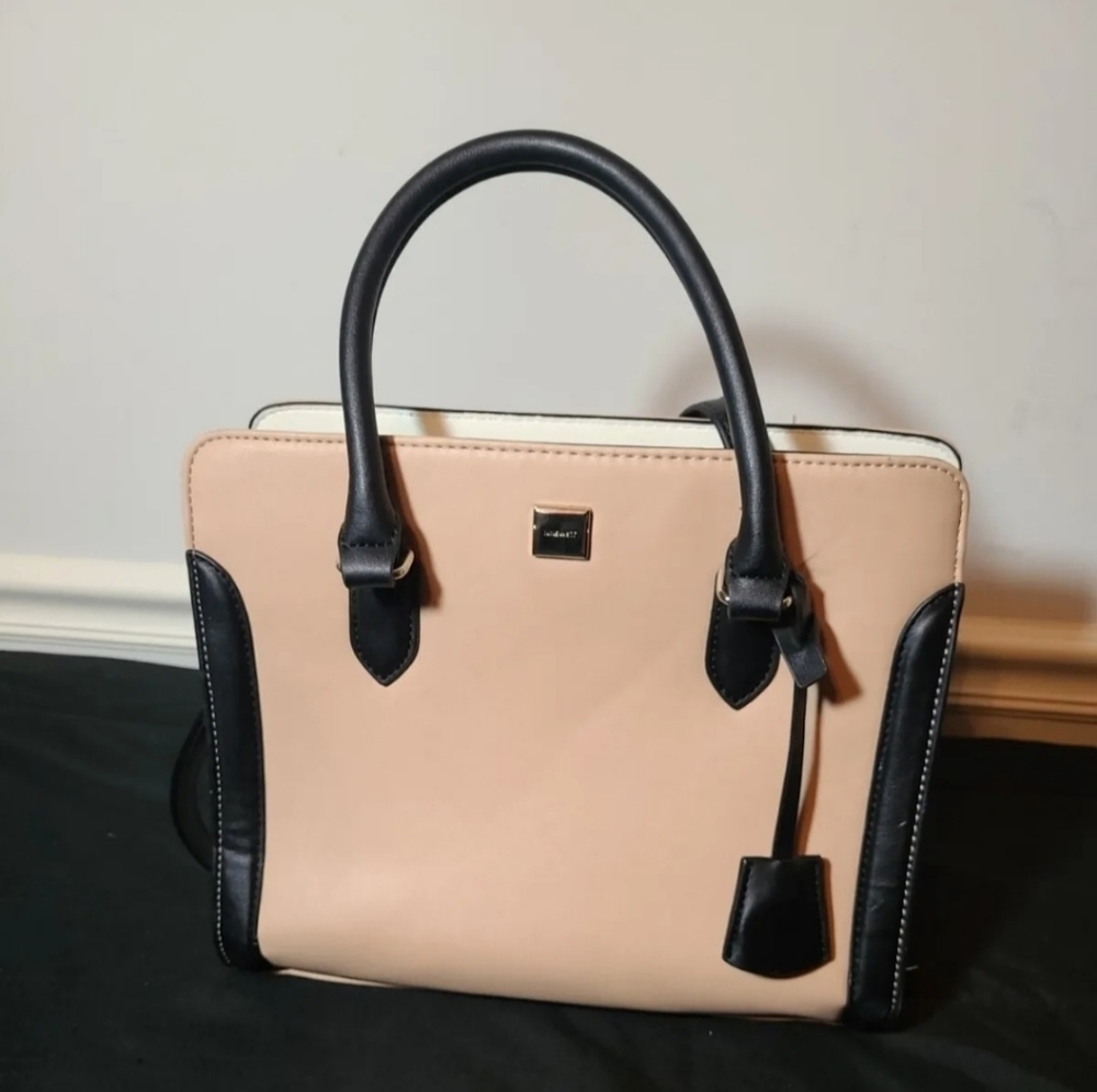 Mauve Nine